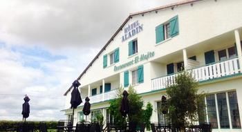 Aladin Niort Hotel Saint-Remy  Extérieur photo